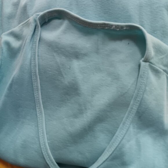 Vintage Womens T-shirt Medium Single Stitch 80's Scoop Neck Fitted Mom Distress - Picture 9 of 9